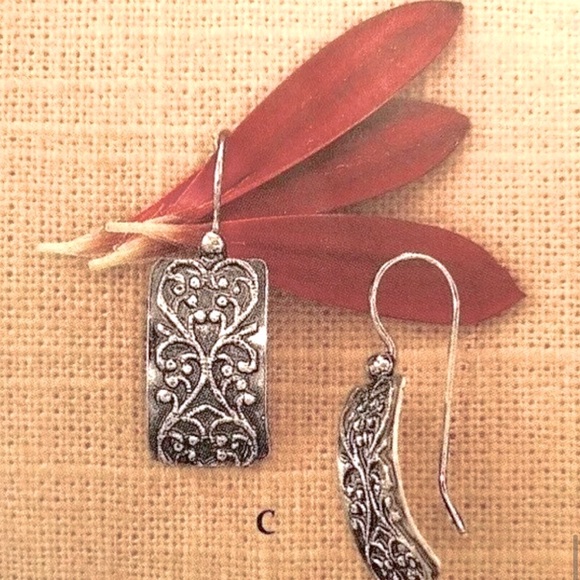 Silpada Vintage Sterling Silver Oxidized Filagree Etched Floral Design Earrings - Picture 2 of 9